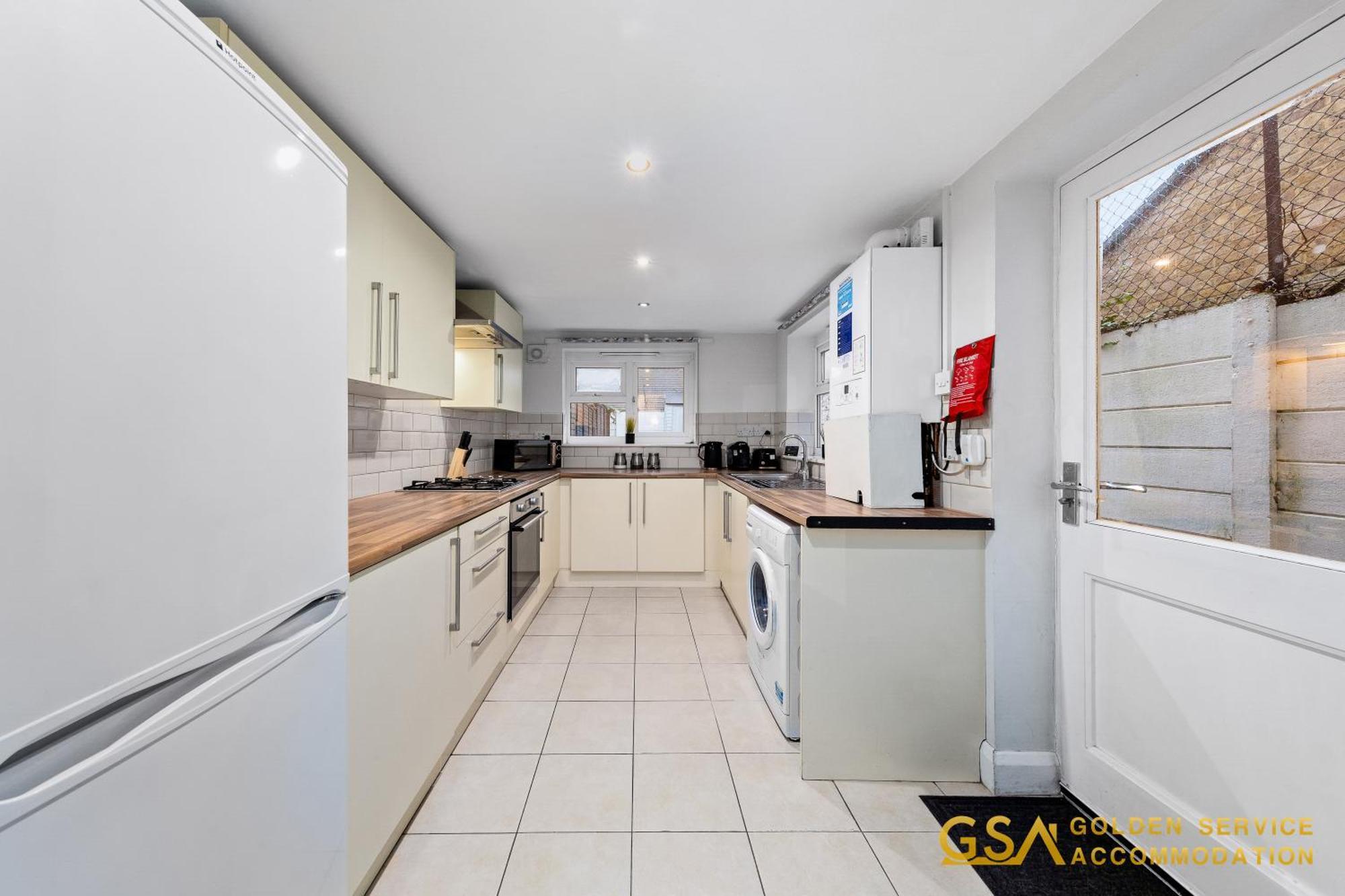 3 Bed In Forest Gate - Waltham Forest * Londra